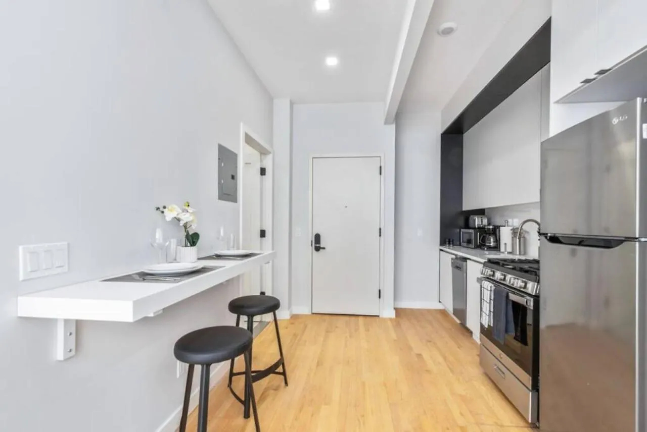 Apartamento Studio W Charming Juliet Balcony In Upper East Nova Iorque